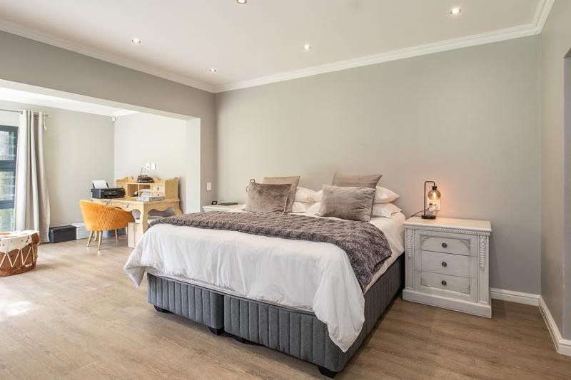 5 Bedroom Property for Sale in Constantia Western Cape
